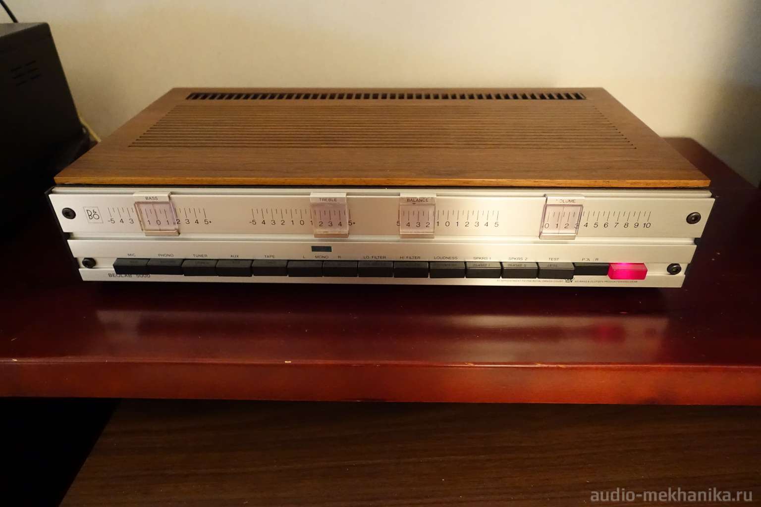 Bang Olufsen BeoLab 5000